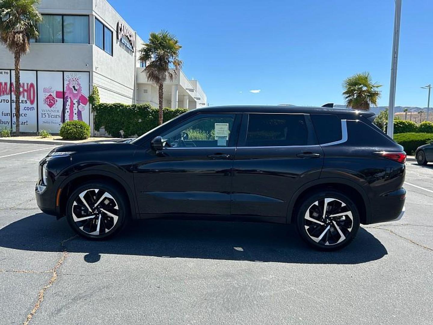 2024 BLACK Mitsubishi Outlander (JA4J3VA85RZ) with an 4-Cyl 2.5 Liter engine, Automatic CVT transmission, located at 412 Auto Vista Drive, Palmdale, 93551, (661) 945-0620, 34.592636, -118.136681 - Photo#6