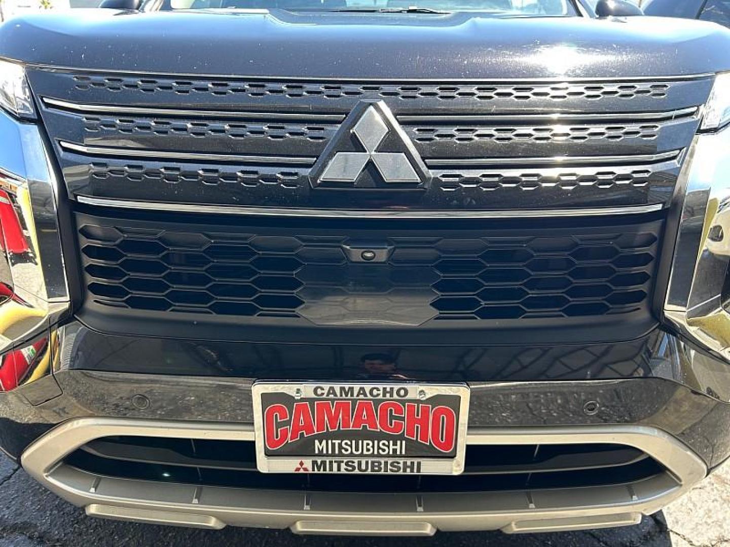 2024 BLACK Mitsubishi Outlander (JA4J3VA85RZ) with an 4-Cyl 2.5 Liter engine, Automatic CVT transmission, located at 412 Auto Vista Drive, Palmdale, 93551, (661) 945-0620, 34.592636, -118.136681 - Photo#8