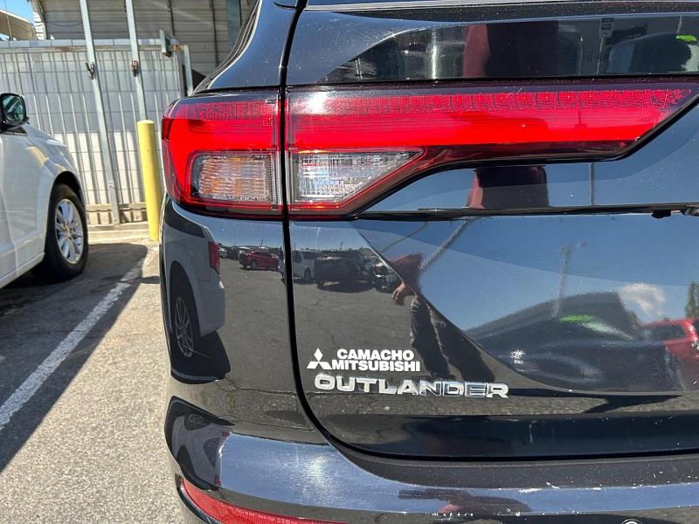 2024 BLACK Mitsubishi Outlander (JA4J3VA85RZ) with an 4-Cyl 2.5 Liter engine, Automatic CVT transmission, located at 412 Auto Vista Drive, Palmdale, 93551, (661) 945-0620, 34.592636, -118.136681 - Photo#11