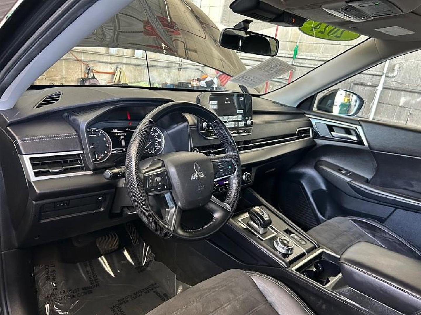 2024 BLACK Mitsubishi Outlander (JA4J3VA85RZ) with an 4-Cyl 2.5 Liter engine, Automatic CVT transmission, located at 412 Auto Vista Drive, Palmdale, 93551, (661) 945-0620, 34.592636, -118.136681 - Photo#17