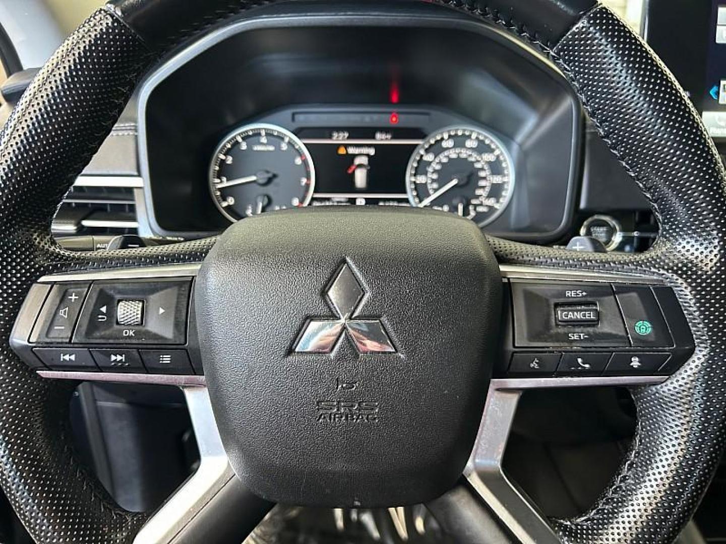 2024 BLACK Mitsubishi Outlander (JA4J3VA85RZ) with an 4-Cyl 2.5 Liter engine, Automatic CVT transmission, located at 412 Auto Vista Drive, Palmdale, 93551, (661) 945-0620, 34.592636, -118.136681 - Photo#21