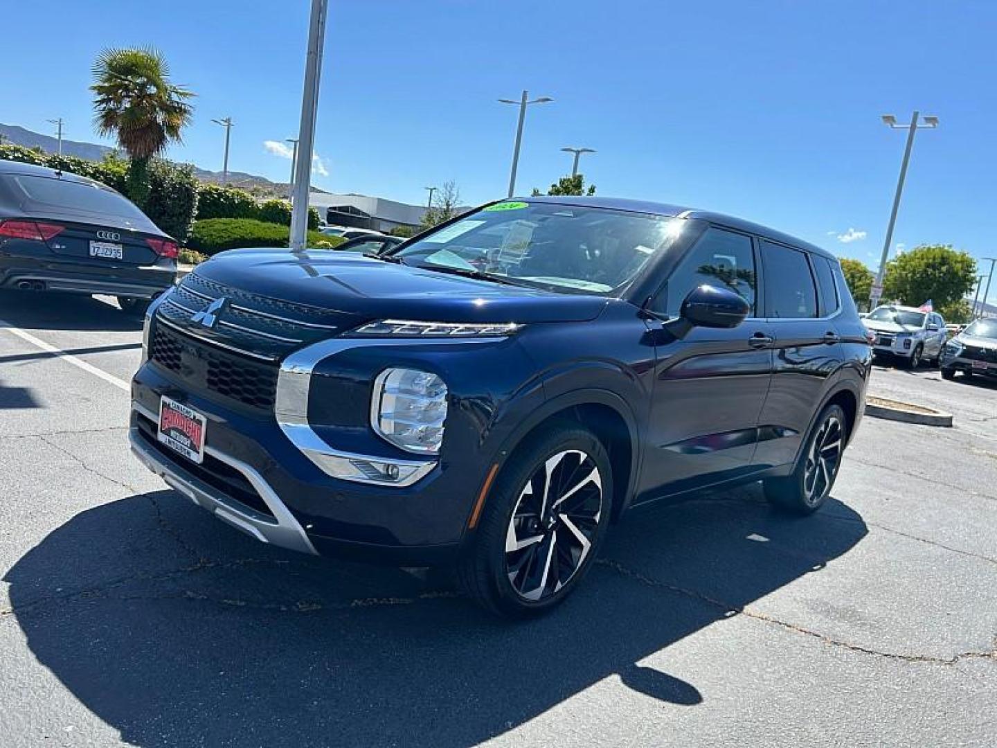2024 BLUE Mitsubishi Outlander (JA4J4VA89RZ) with an 4-Cyl 2.5 Liter engine, Automatic CVT transmission, located at 412 Auto Vista Drive, Palmdale, 93551, (661) 945-0620, 34.592636, -118.136681- Photo#3