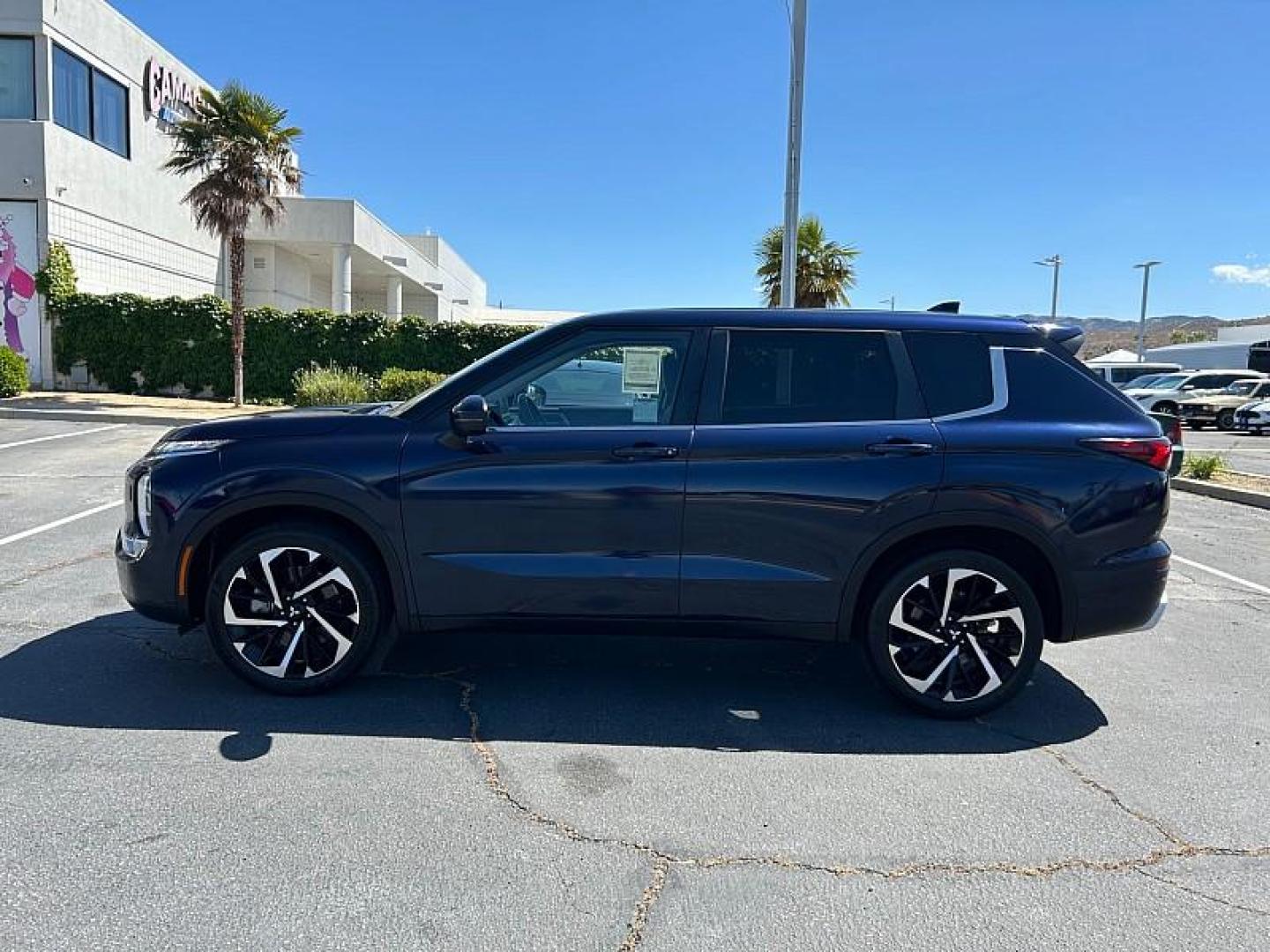 2024 BLUE Mitsubishi Outlander (JA4J4VA89RZ) with an 4-Cyl 2.5 Liter engine, Automatic CVT transmission, located at 412 Auto Vista Drive, Palmdale, 93551, (661) 945-0620, 34.592636, -118.136681- Photo#4