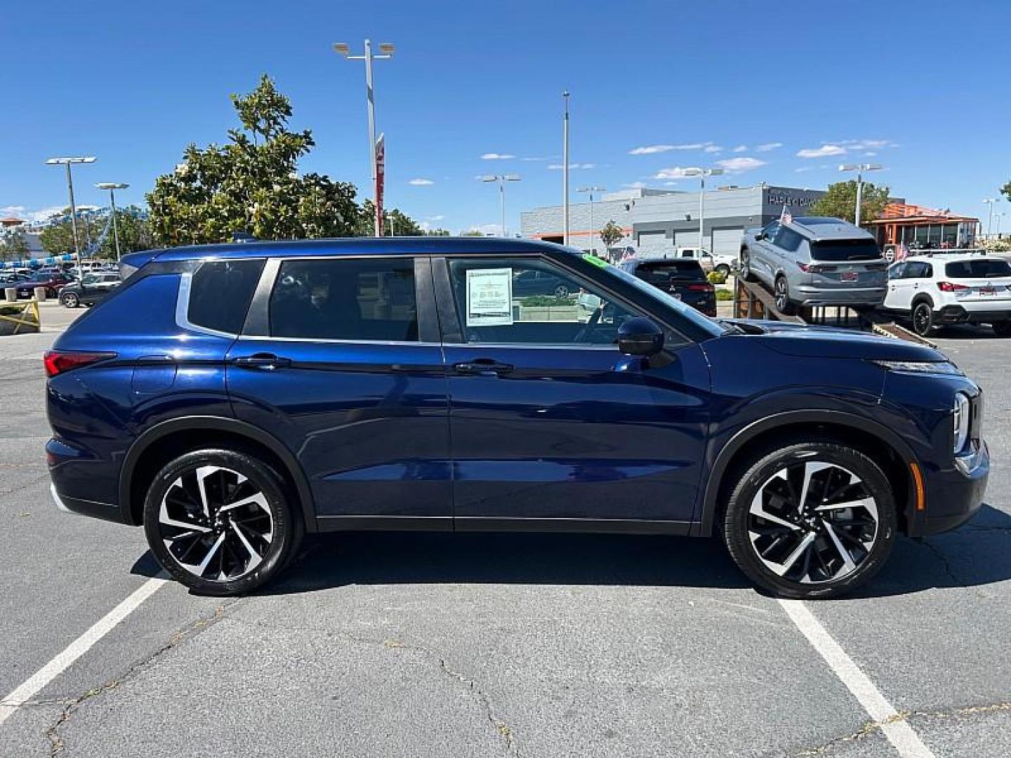 2024 BLUE Mitsubishi Outlander (JA4J4VA89RZ) with an 4-Cyl 2.5 Liter engine, Automatic CVT transmission, located at 412 Auto Vista Drive, Palmdale, 93551, (661) 945-0620, 34.592636, -118.136681- Photo#8