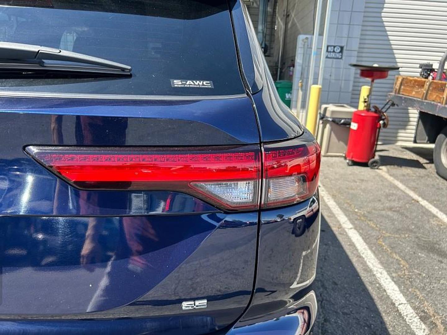 2024 BLUE Mitsubishi Outlander (JA4J4VA89RZ) with an 4-Cyl 2.5 Liter engine, Automatic CVT transmission, located at 412 Auto Vista Drive, Palmdale, 93551, (661) 945-0620, 34.592636, -118.136681- Photo#11