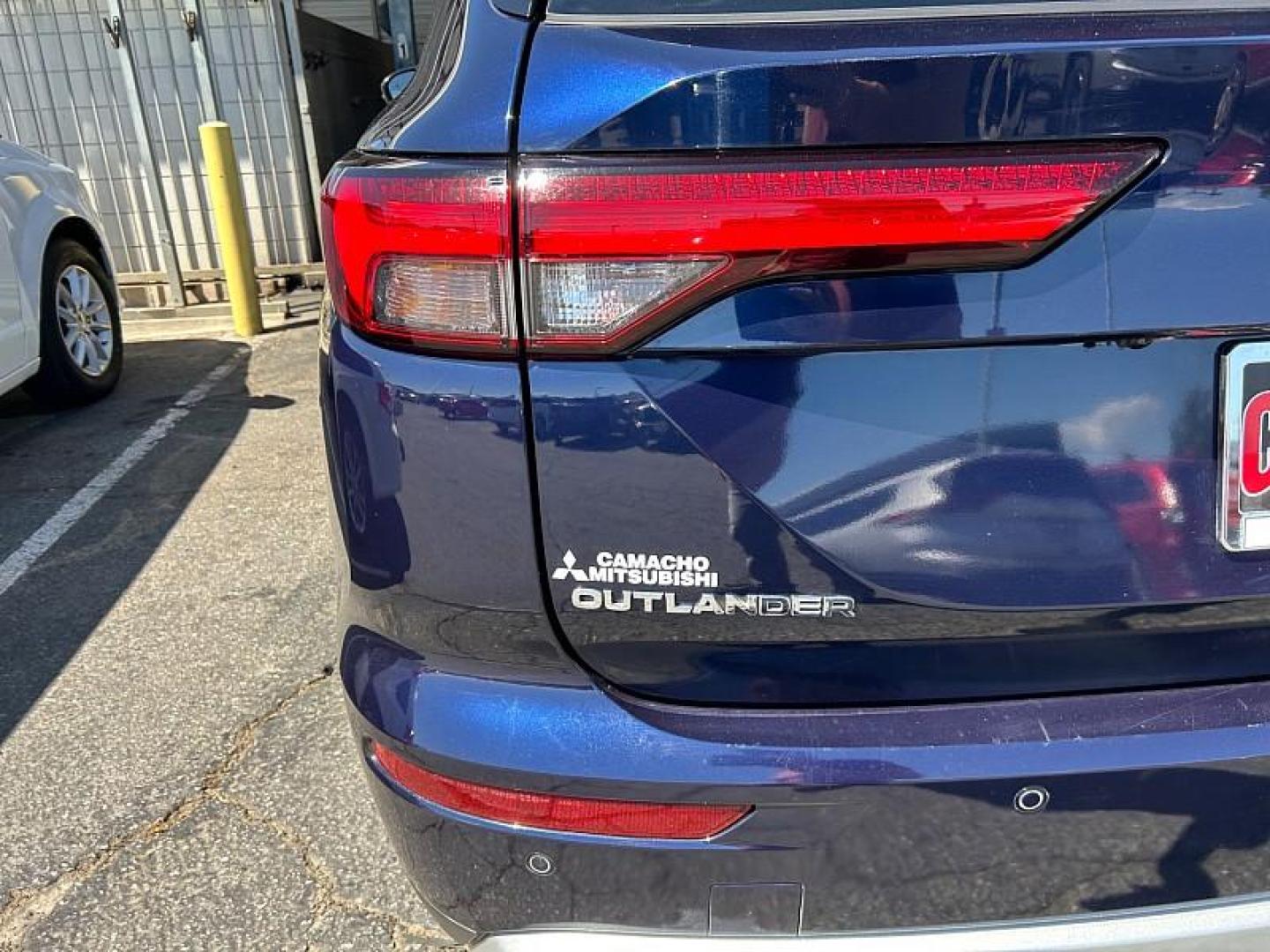 2024 BLUE Mitsubishi Outlander (JA4J4VA89RZ) with an 4-Cyl 2.5 Liter engine, Automatic CVT transmission, located at 412 Auto Vista Drive, Palmdale, 93551, (661) 945-0620, 34.592636, -118.136681- Photo#16