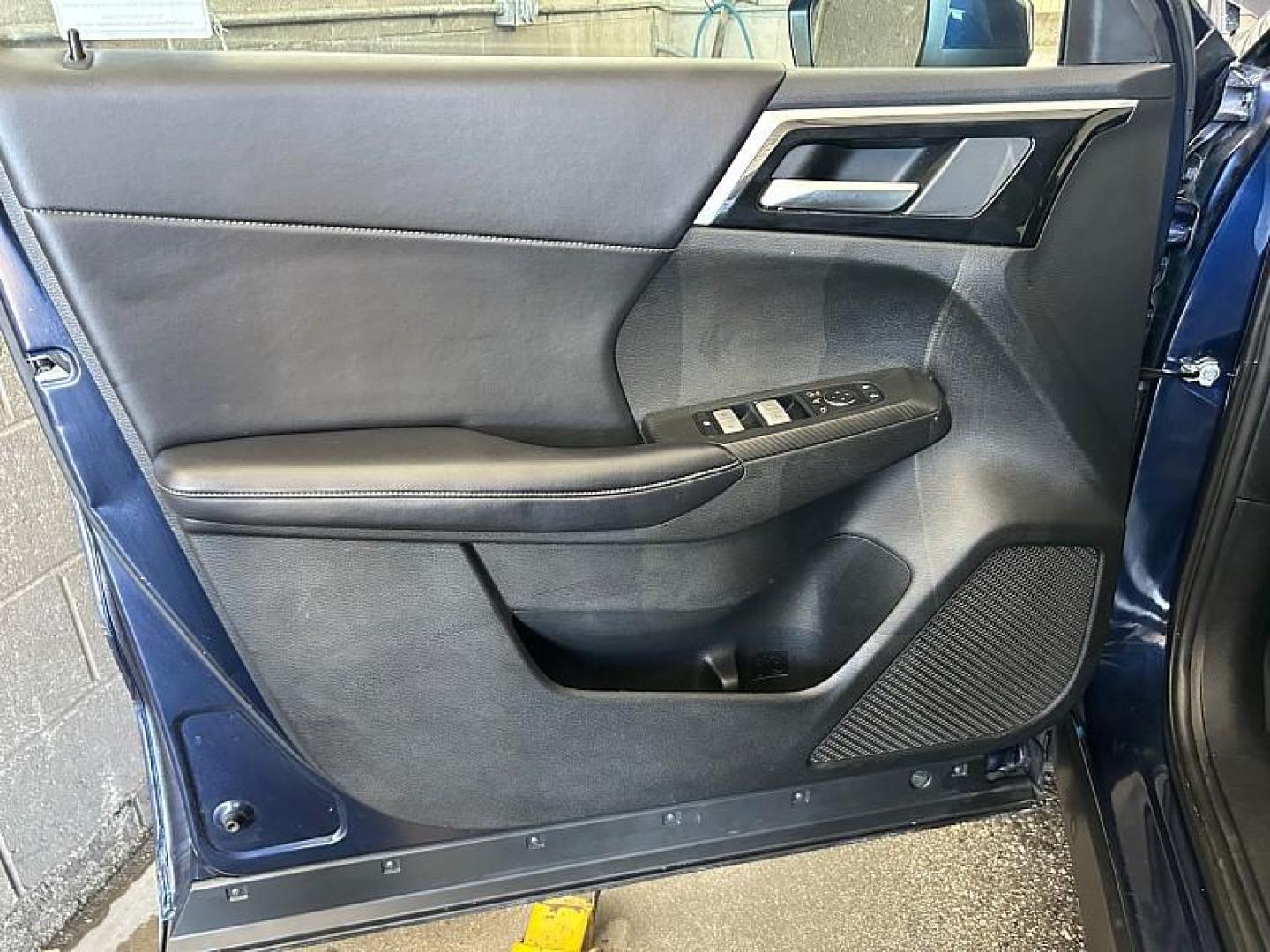 2024 BLUE Mitsubishi Outlander (JA4J4VA89RZ) with an 4-Cyl 2.5 Liter engine, Automatic CVT transmission, located at 412 Auto Vista Drive, Palmdale, 93551, (661) 945-0620, 34.592636, -118.136681- Photo#17