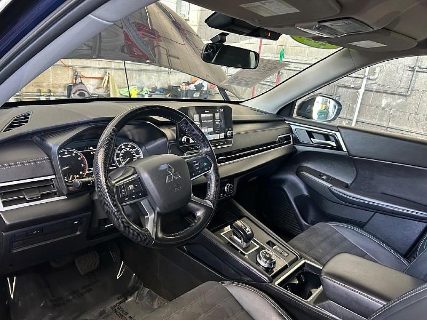 2024 BLUE Mitsubishi Outlander (JA4J4VA89RZ) with an 4-Cyl 2.5 Liter engine, Automatic CVT transmission, located at 412 Auto Vista Drive, Palmdale, 93551, (661) 945-0620, 34.592636, -118.136681- Photo#23