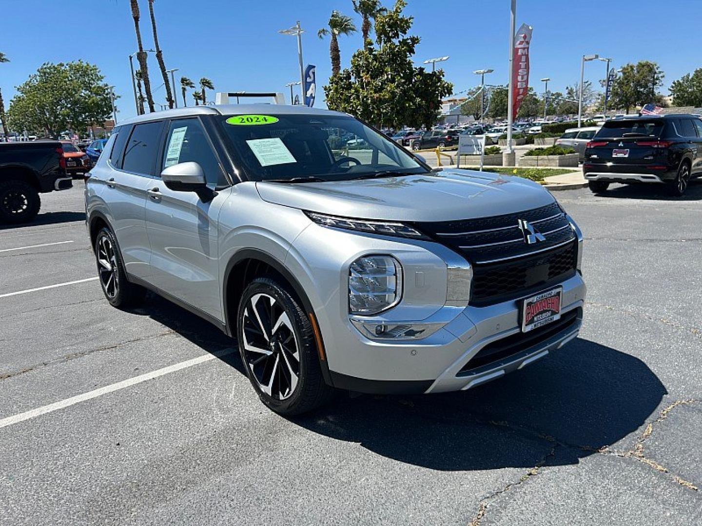 2024 SILVER Mitsubishi Outlander (JA4J4VA88RZ) with an 4-Cyl 2.5 Liter engine, Automatic CVT transmission, located at 412 Auto Vista Drive, Palmdale, 93551, (661) 945-0620, 34.592636, -118.136681- Photo#0