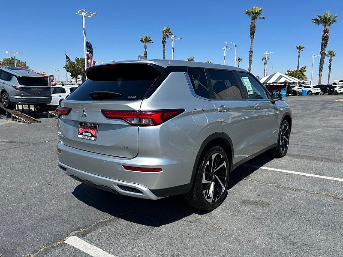 2024 SILVER Mitsubishi Outlander (JA4J4VA88RZ) with an 4-Cyl 2.5 Liter engine, Automatic CVT transmission, located at 412 Auto Vista Drive, Palmdale, 93551, (661) 945-0620, 34.592636, -118.136681- Photo#1