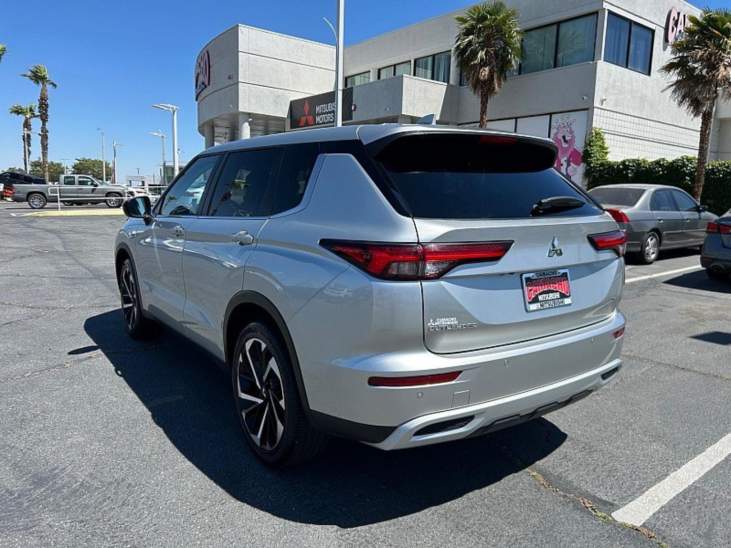 2024 SILVER Mitsubishi Outlander (JA4J4VA88RZ) with an 4-Cyl 2.5 Liter engine, Automatic CVT transmission, located at 412 Auto Vista Drive, Palmdale, 93551, (661) 945-0620, 34.592636, -118.136681- Photo#3