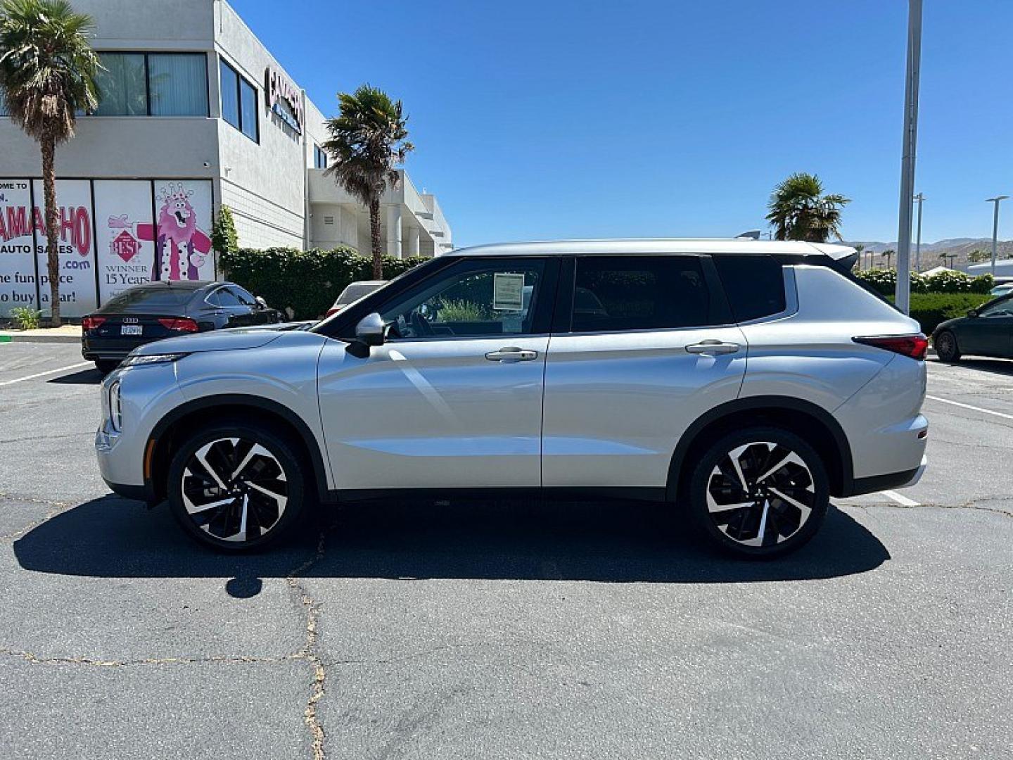 2024 SILVER Mitsubishi Outlander (JA4J4VA88RZ) with an 4-Cyl 2.5 Liter engine, Automatic CVT transmission, located at 412 Auto Vista Drive, Palmdale, 93551, (661) 945-0620, 34.592636, -118.136681- Photo#4