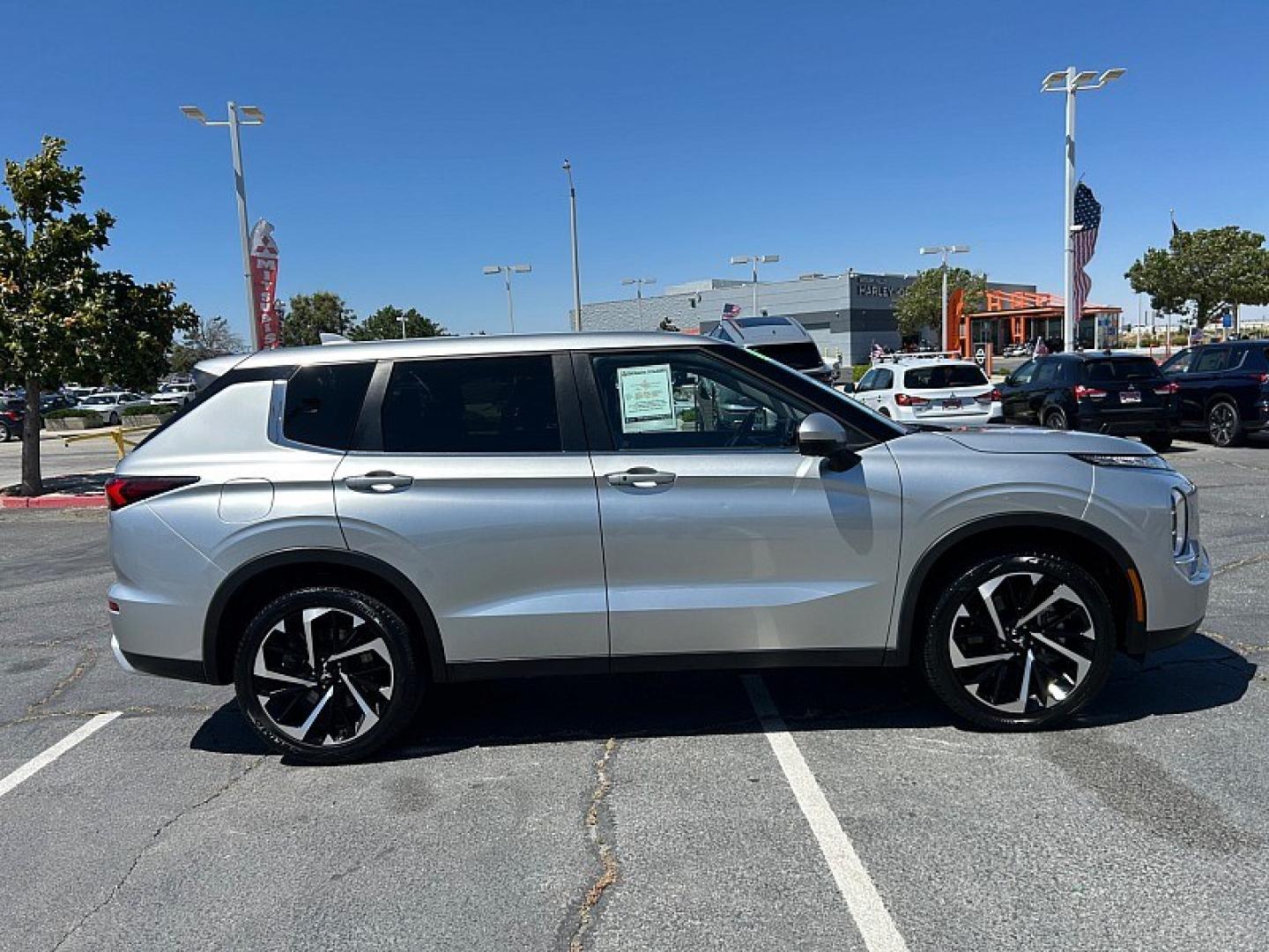 2024 SILVER Mitsubishi Outlander (JA4J4VA88RZ) with an 4-Cyl 2.5 Liter engine, Automatic CVT transmission, located at 412 Auto Vista Drive, Palmdale, 93551, (661) 945-0620, 34.592636, -118.136681- Photo#7