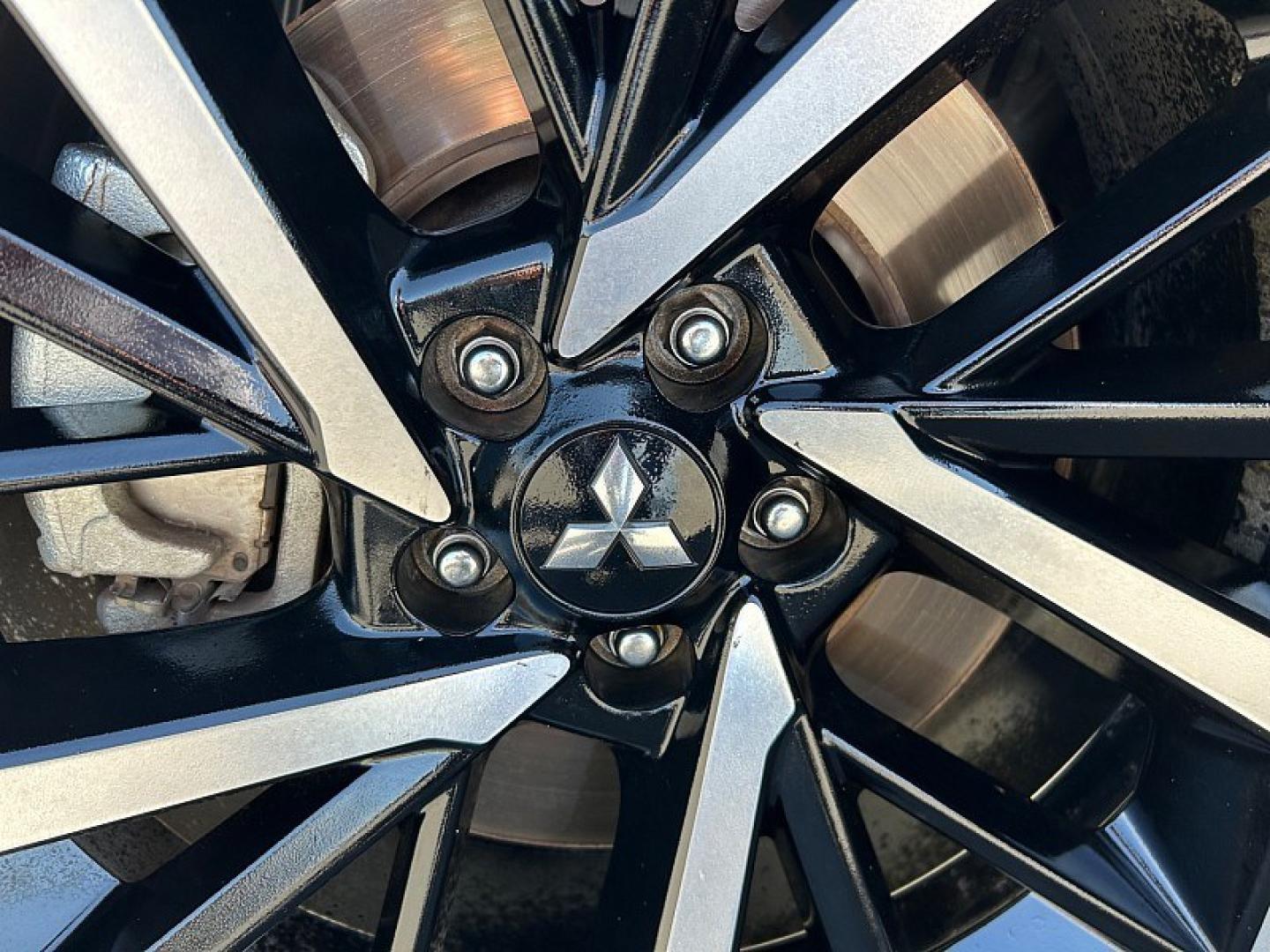 2024 SILVER Mitsubishi Outlander (JA4J4VA88RZ) with an 4-Cyl 2.5 Liter engine, Automatic CVT transmission, located at 412 Auto Vista Drive, Palmdale, 93551, (661) 945-0620, 34.592636, -118.136681- Photo#9