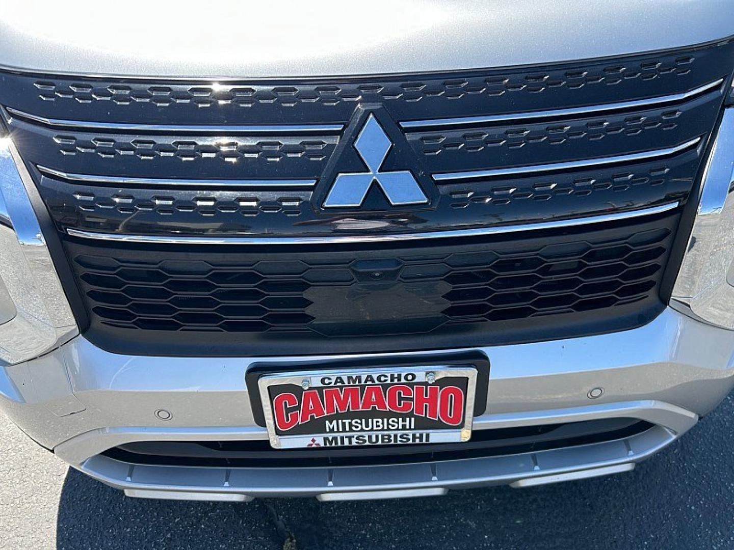 2024 SILVER Mitsubishi Outlander (JA4J4VA88RZ) with an 4-Cyl 2.5 Liter engine, Automatic CVT transmission, located at 412 Auto Vista Drive, Palmdale, 93551, (661) 945-0620, 34.592636, -118.136681- Photo#12