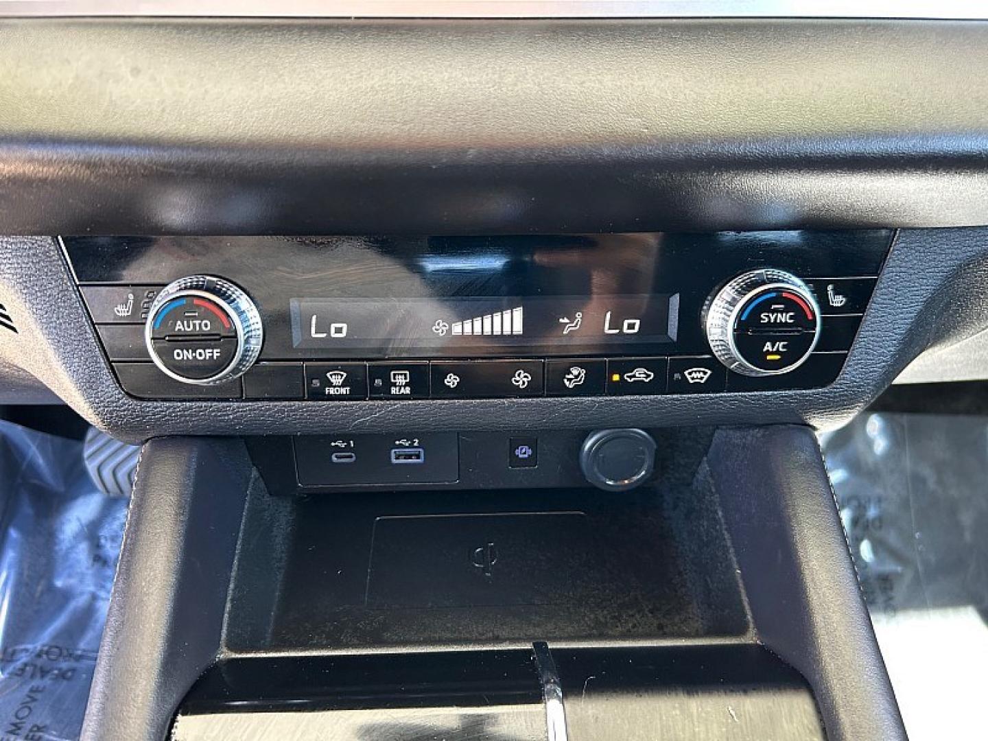 2024 SILVER Mitsubishi Outlander (JA4J4VA88RZ) with an 4-Cyl 2.5 Liter engine, Automatic CVT transmission, located at 412 Auto Vista Drive, Palmdale, 93551, (661) 945-0620, 34.592636, -118.136681- Photo#21