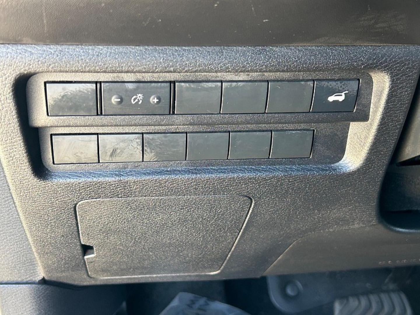 2024 SILVER Mitsubishi Outlander (JA4J4VA88RZ) with an 4-Cyl 2.5 Liter engine, Automatic CVT transmission, located at 412 Auto Vista Drive, Palmdale, 93551, (661) 945-0620, 34.592636, -118.136681- Photo#29