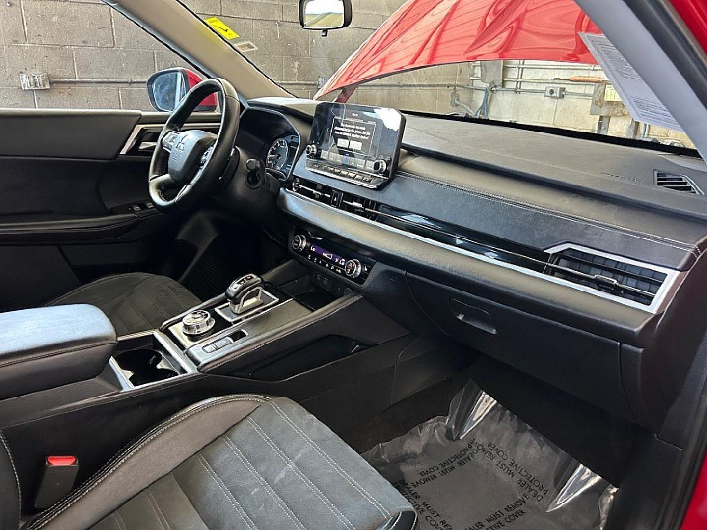 2024 RED Mitsubishi Outlander (JA4J3VA8XRZ) with an 4-Cyl 2.5 Liter engine, Automatic CVT transmission, located at 412 Auto Vista Drive, Palmdale, 93551, (661) 945-0620, 34.592636, -118.136681 - Photo#29