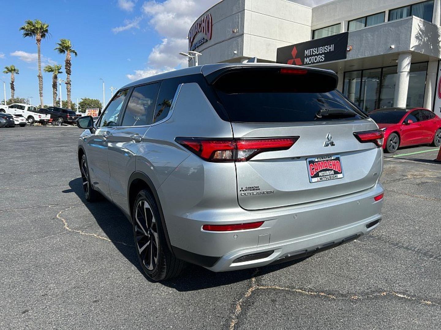 2024 BLACK Mitsubishi Outlander (JA4J3VA89RZ) with an 4-Cyl 2.5 Liter engine, Automatic CVT transmission, located at 412 Auto Vista Drive, Palmdale, 93551, (661) 945-0620, 34.592636, -118.136681 - Photo#2