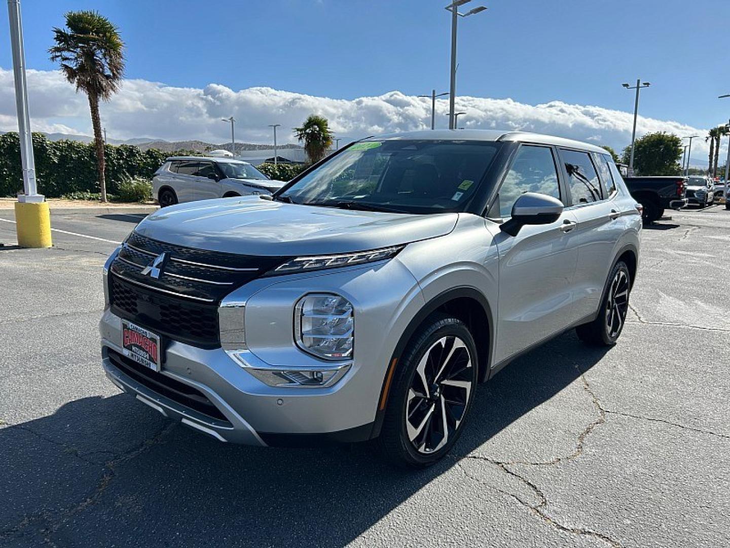 2024 BLACK Mitsubishi Outlander (JA4J3VA89RZ) with an 4-Cyl 2.5 Liter engine, Automatic CVT transmission, located at 412 Auto Vista Drive, Palmdale, 93551, (661) 945-0620, 34.592636, -118.136681 - Photo#4