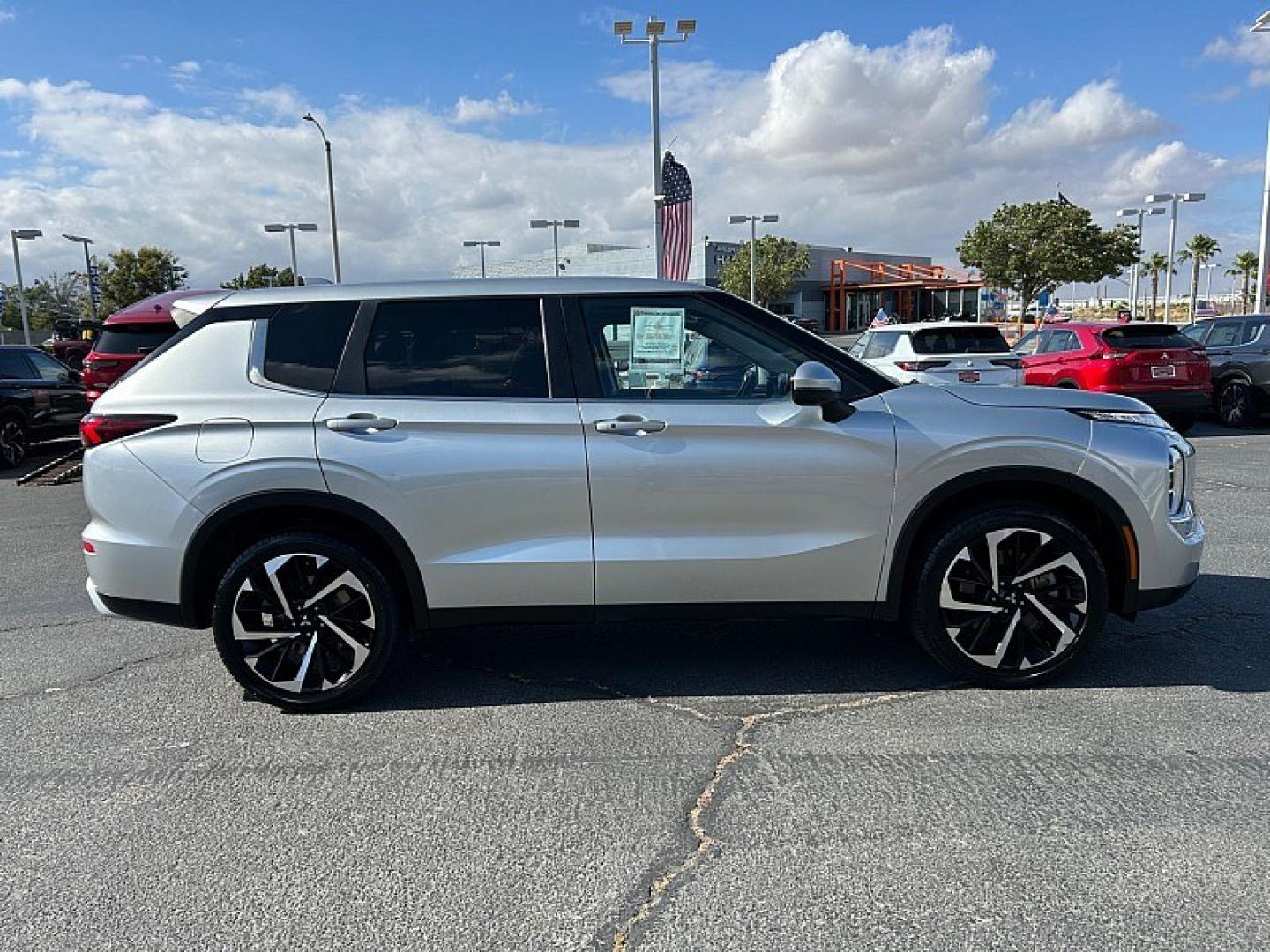 2024 BLACK Mitsubishi Outlander (JA4J3VA89RZ) with an 4-Cyl 2.5 Liter engine, Automatic CVT transmission, located at 412 Auto Vista Drive, Palmdale, 93551, (661) 945-0620, 34.592636, -118.136681 - Photo#5
