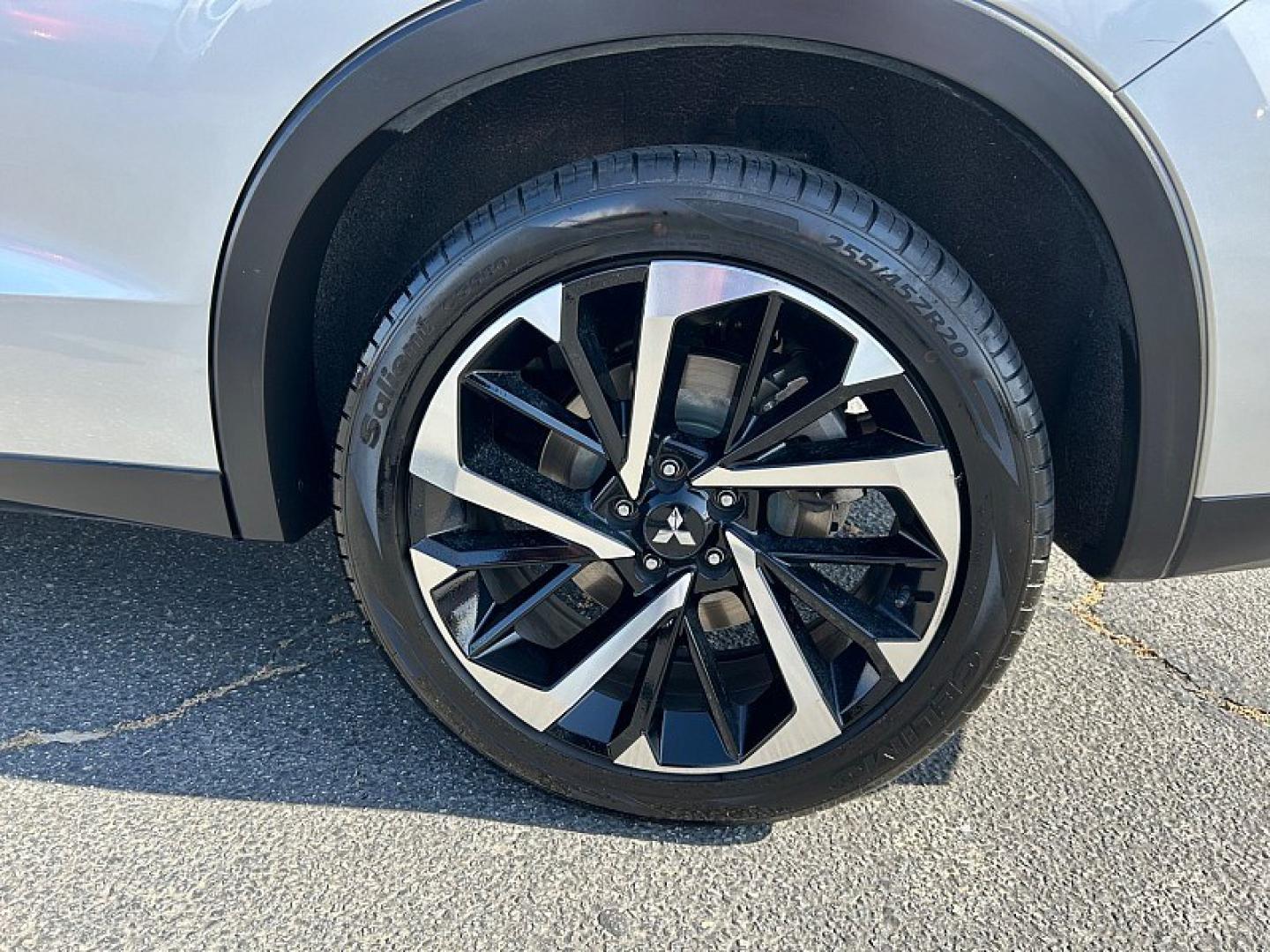2024 BLACK Mitsubishi Outlander (JA4J3VA89RZ) with an 4-Cyl 2.5 Liter engine, Automatic CVT transmission, located at 412 Auto Vista Drive, Palmdale, 93551, (661) 945-0620, 34.592636, -118.136681 - Photo#11