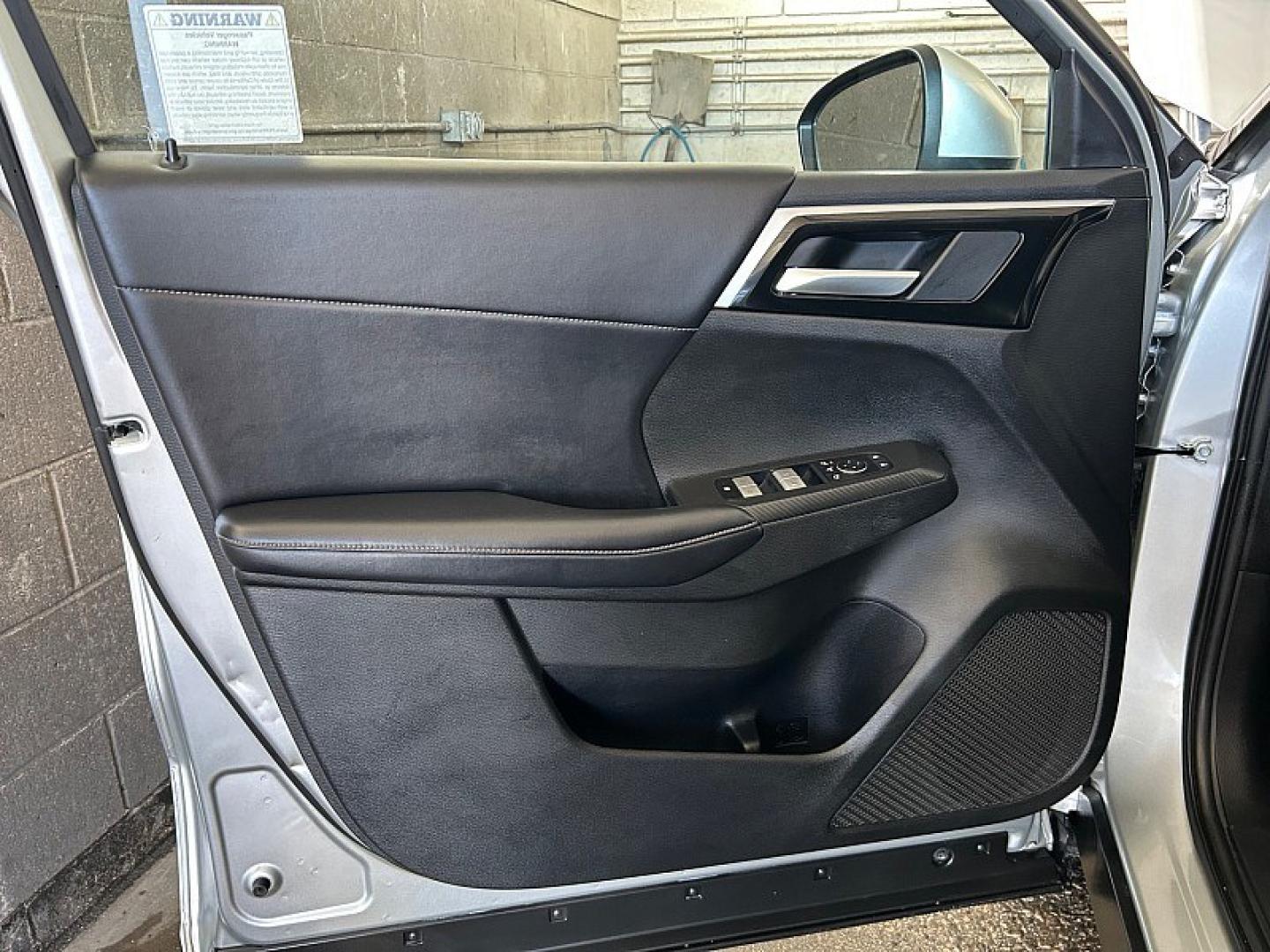 2024 BLACK Mitsubishi Outlander (JA4J3VA89RZ) with an 4-Cyl 2.5 Liter engine, Automatic CVT transmission, located at 412 Auto Vista Drive, Palmdale, 93551, (661) 945-0620, 34.592636, -118.136681 - Photo#16