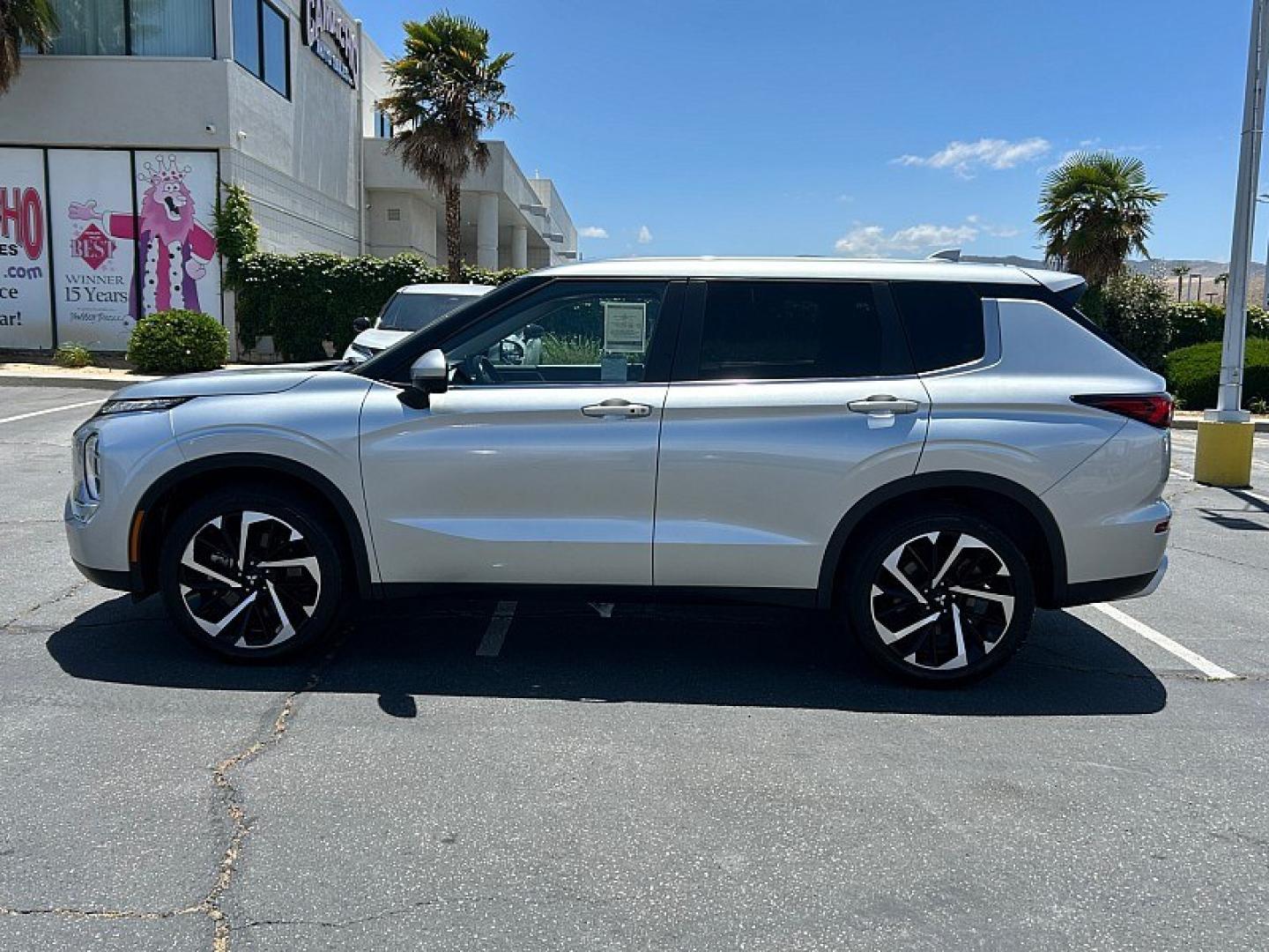 2024 BLUE Mitsubishi Outlander (JA4J4VA88RZ) with an 4-Cyl 2.5 Liter engine, Automatic CVT transmission, located at 412 Auto Vista Drive, Palmdale, 93551, (661) 945-0620, 34.592636, -118.136681- Photo#7