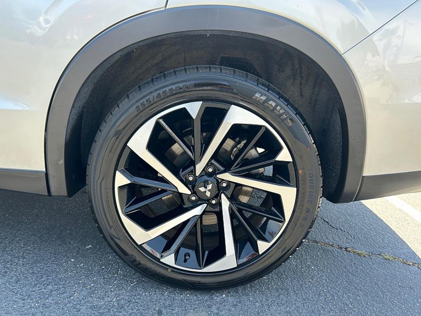 2024 BLUE Mitsubishi Outlander (JA4J4VA88RZ) with an 4-Cyl 2.5 Liter engine, Automatic CVT transmission, located at 412 Auto Vista Drive, Palmdale, 93551, (661) 945-0620, 34.592636, -118.136681- Photo#9