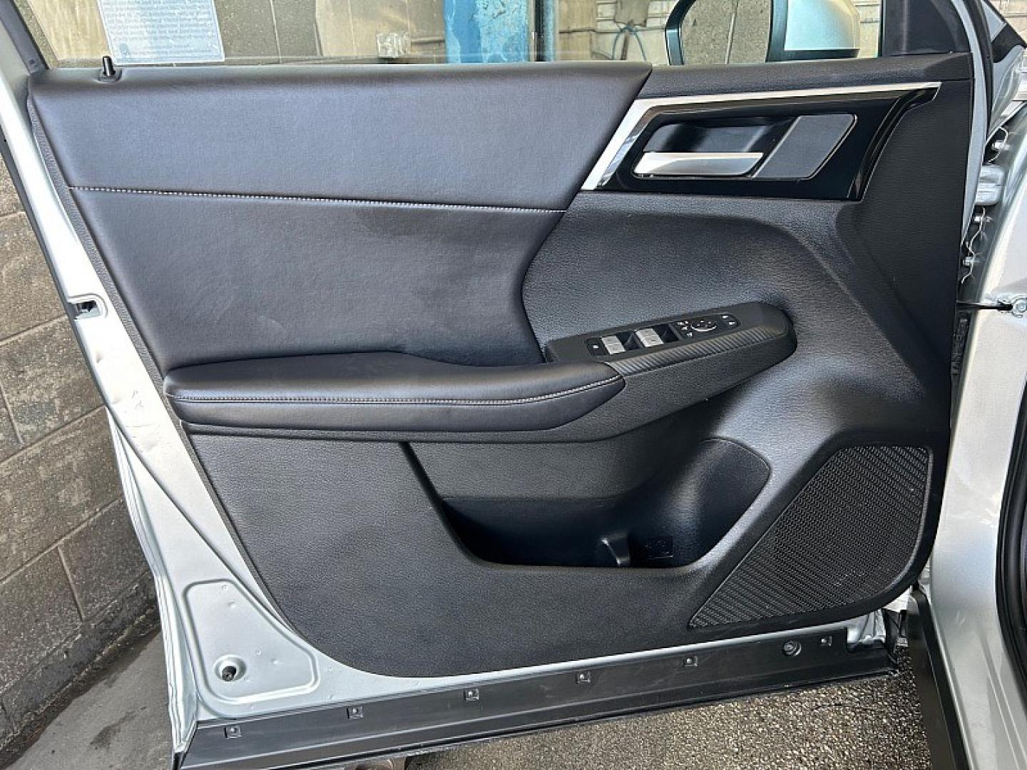 2024 BLUE Mitsubishi Outlander (JA4J4VA88RZ) with an 4-Cyl 2.5 Liter engine, Automatic CVT transmission, located at 412 Auto Vista Drive, Palmdale, 93551, (661) 945-0620, 34.592636, -118.136681- Photo#16