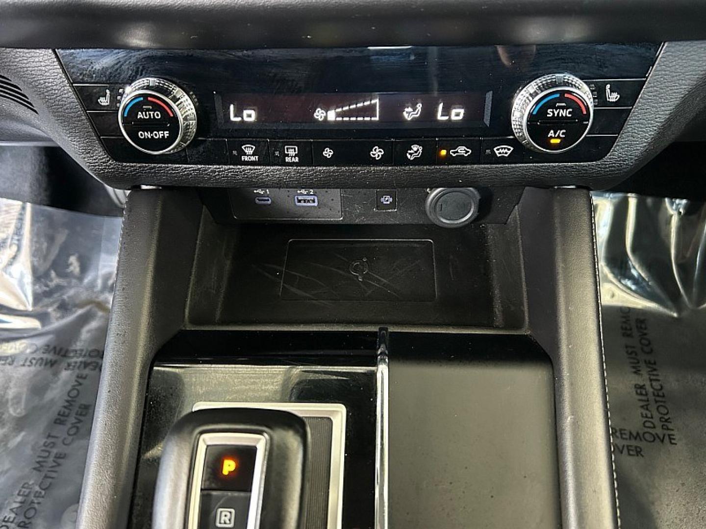 2024 BLUE Mitsubishi Outlander (JA4J4VA88RZ) with an 4-Cyl 2.5 Liter engine, Automatic CVT transmission, located at 412 Auto Vista Drive, Palmdale, 93551, (661) 945-0620, 34.592636, -118.136681- Photo#22