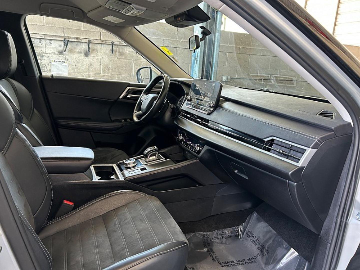 2024 BLUE Mitsubishi Outlander (JA4J4VA88RZ) with an 4-Cyl 2.5 Liter engine, Automatic CVT transmission, located at 412 Auto Vista Drive, Palmdale, 93551, (661) 945-0620, 34.592636, -118.136681- Photo#28