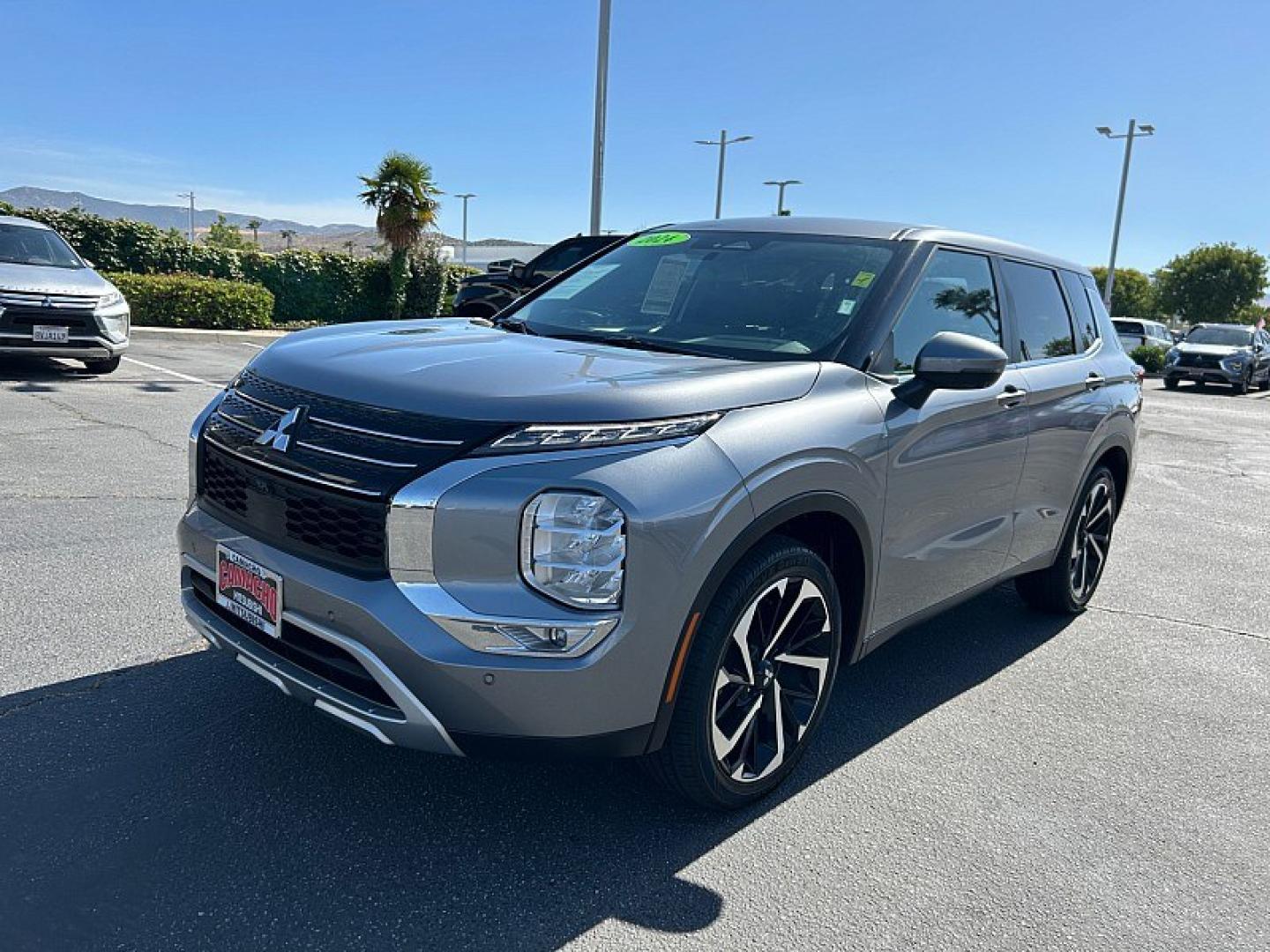2024 GRAY Mitsubishi Outlander (JA4J3VA85RZ) with an 4-Cyl 2.5 Liter engine, Automatic CVT transmission, located at 412 Auto Vista Drive, Palmdale, 93551, (661) 945-0620, 34.592636, -118.136681 - Photo#2