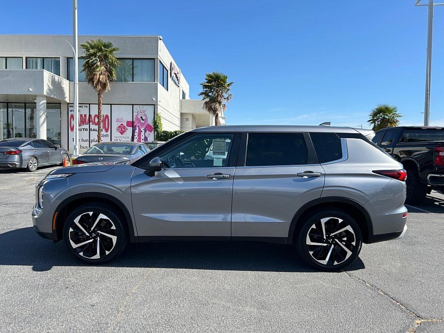 2024 GRAY Mitsubishi Outlander (JA4J3VA85RZ) with an 4-Cyl 2.5 Liter engine, Automatic CVT transmission, located at 412 Auto Vista Drive, Palmdale, 93551, (661) 945-0620, 34.592636, -118.136681 - Photo#3
