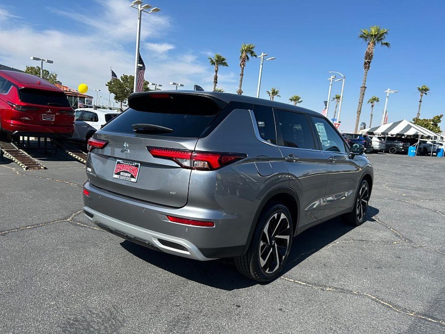 2024 GRAY Mitsubishi Outlander (JA4J3VA85RZ) with an 4-Cyl 2.5 Liter engine, Automatic CVT transmission, located at 412 Auto Vista Drive, Palmdale, 93551, (661) 945-0620, 34.592636, -118.136681 - Photo#4