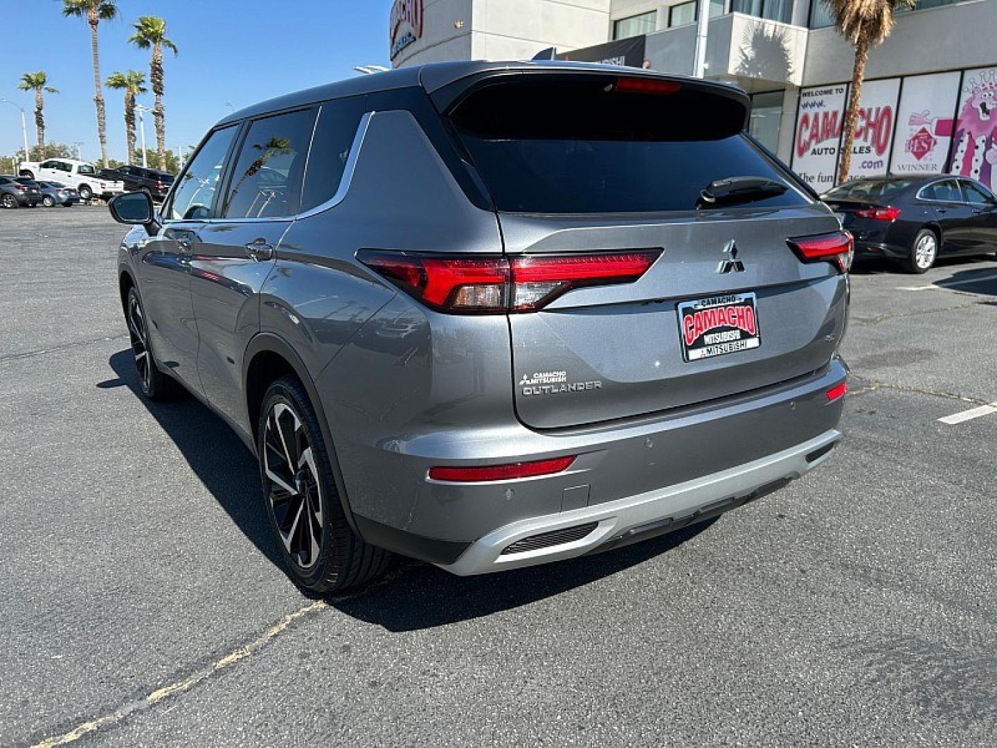 2024 GRAY Mitsubishi Outlander (JA4J3VA85RZ) with an 4-Cyl 2.5 Liter engine, Automatic CVT transmission, located at 412 Auto Vista Drive, Palmdale, 93551, (661) 945-0620, 34.592636, -118.136681 - Photo#6