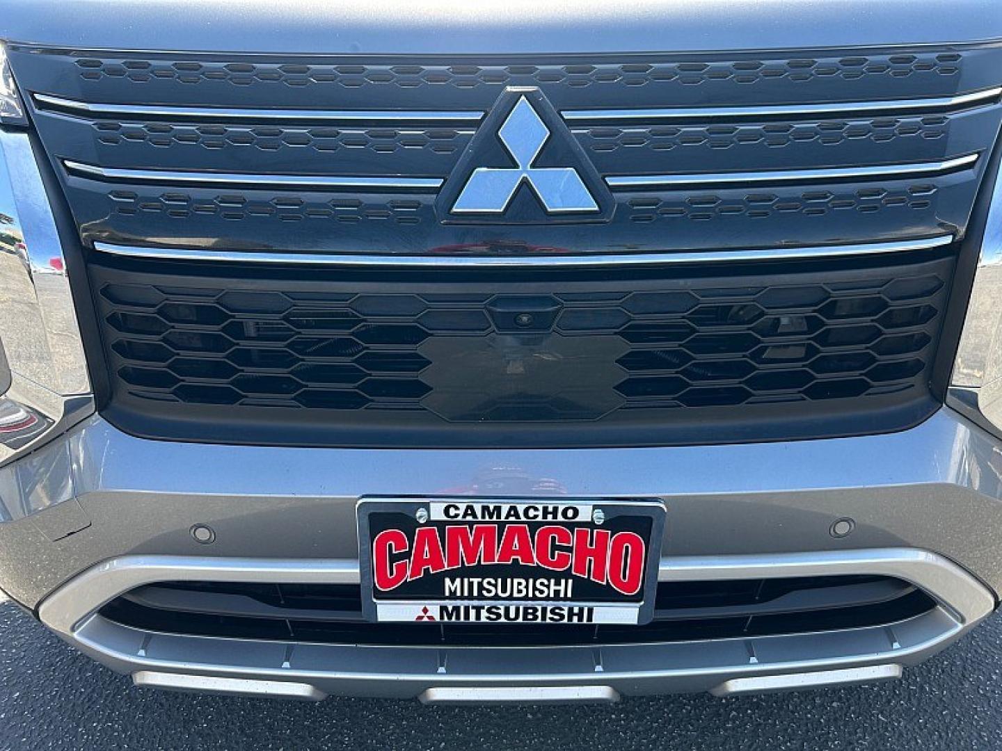 2024 GRAY Mitsubishi Outlander (JA4J3VA85RZ) with an 4-Cyl 2.5 Liter engine, Automatic CVT transmission, located at 412 Auto Vista Drive, Palmdale, 93551, (661) 945-0620, 34.592636, -118.136681 - Photo#8