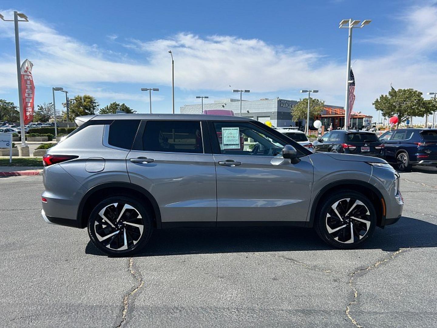 2024 GRAY Mitsubishi Outlander (JA4J3VA85RZ) with an 4-Cyl 2.5 Liter engine, Automatic CVT transmission, located at 412 Auto Vista Drive, Palmdale, 93551, (661) 945-0620, 34.592636, -118.136681 - Photo#9