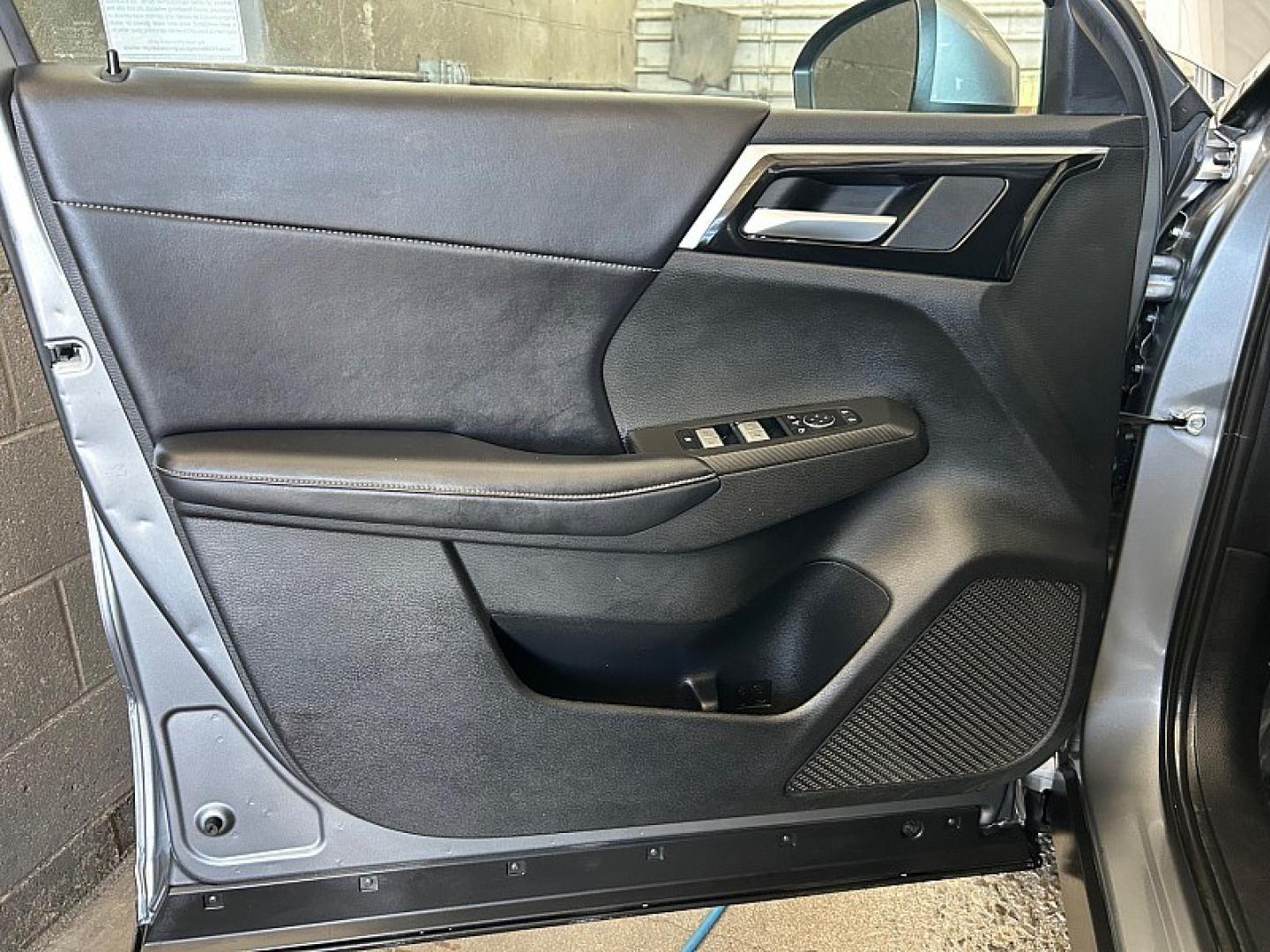 2024 GRAY Mitsubishi Outlander (JA4J3VA85RZ) with an 4-Cyl 2.5 Liter engine, Automatic CVT transmission, located at 412 Auto Vista Drive, Palmdale, 93551, (661) 945-0620, 34.592636, -118.136681 - Photo#16