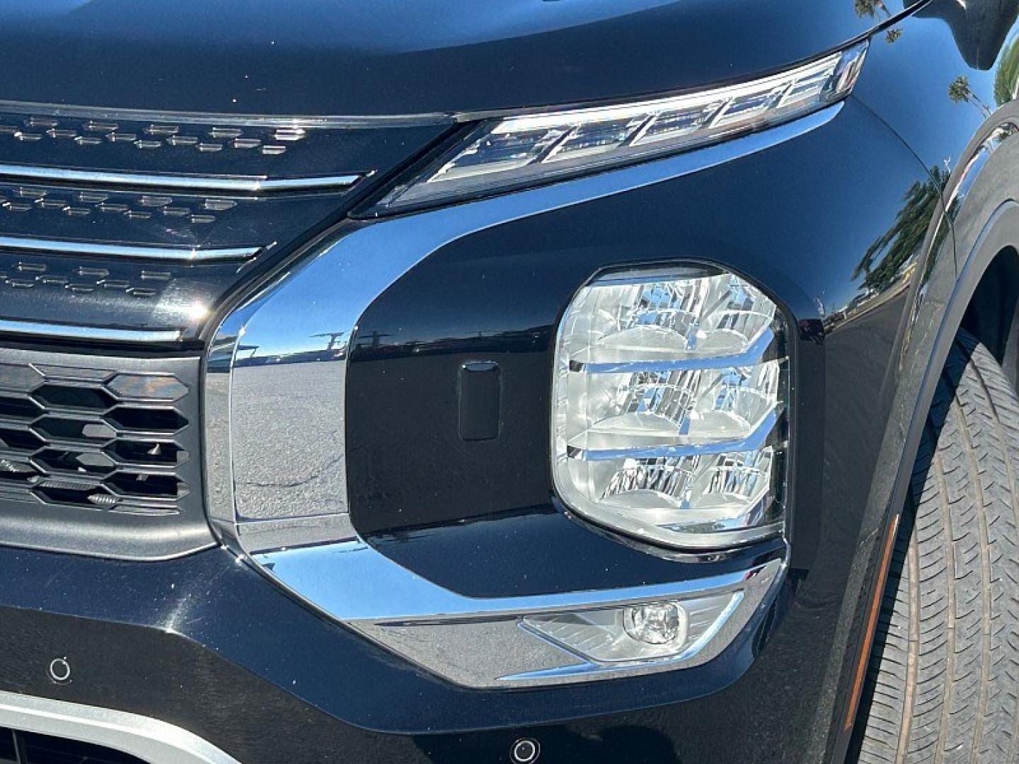 2024 Black Mitsubishi Outlander (JA4J4VA80RZ) with an 4-Cyl 2.5 Liter engine, Automatic CVT transmission, located at 412 Auto Vista Drive, Palmdale, 93551, (661) 945-0620, 34.592636, -118.136681- Photo#9