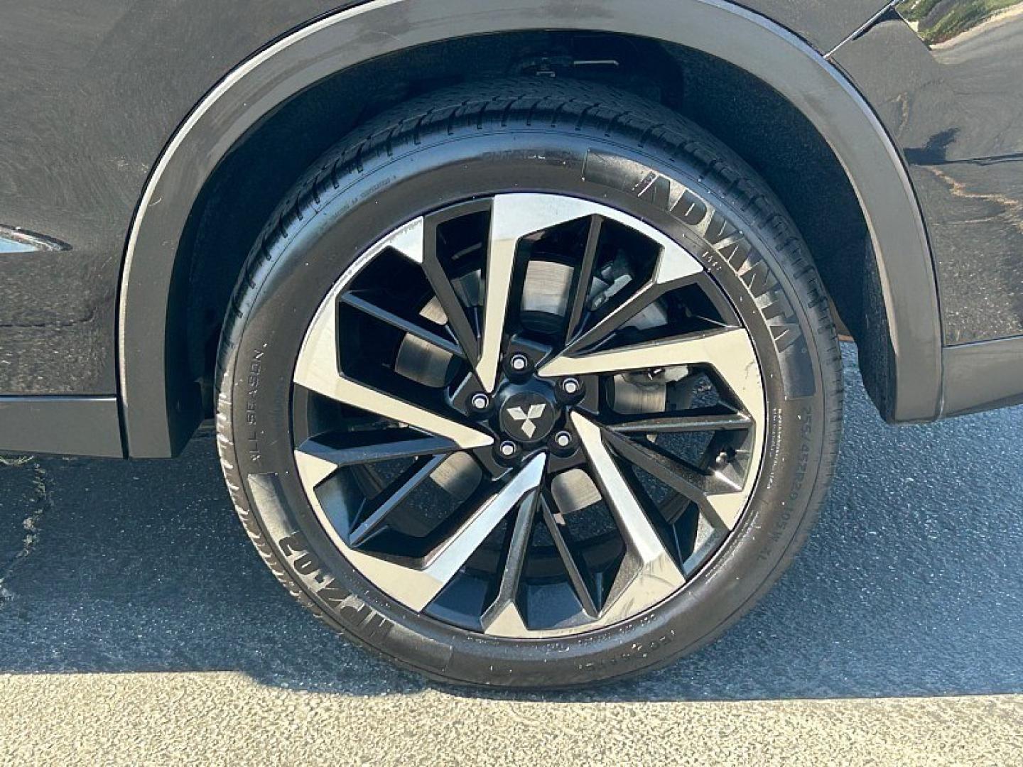 2024 Black Mitsubishi Outlander (JA4J4VA80RZ) with an 4-Cyl 2.5 Liter engine, Automatic CVT transmission, located at 412 Auto Vista Drive, Palmdale, 93551, (661) 945-0620, 34.592636, -118.136681- Photo#13