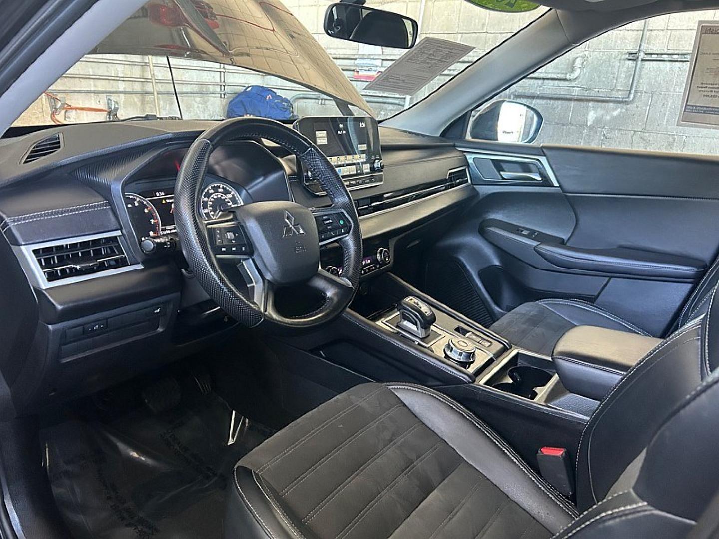 2024 Black Mitsubishi Outlander (JA4J4VA80RZ) with an 4-Cyl 2.5 Liter engine, Automatic CVT transmission, located at 412 Auto Vista Drive, Palmdale, 93551, (661) 945-0620, 34.592636, -118.136681- Photo#17