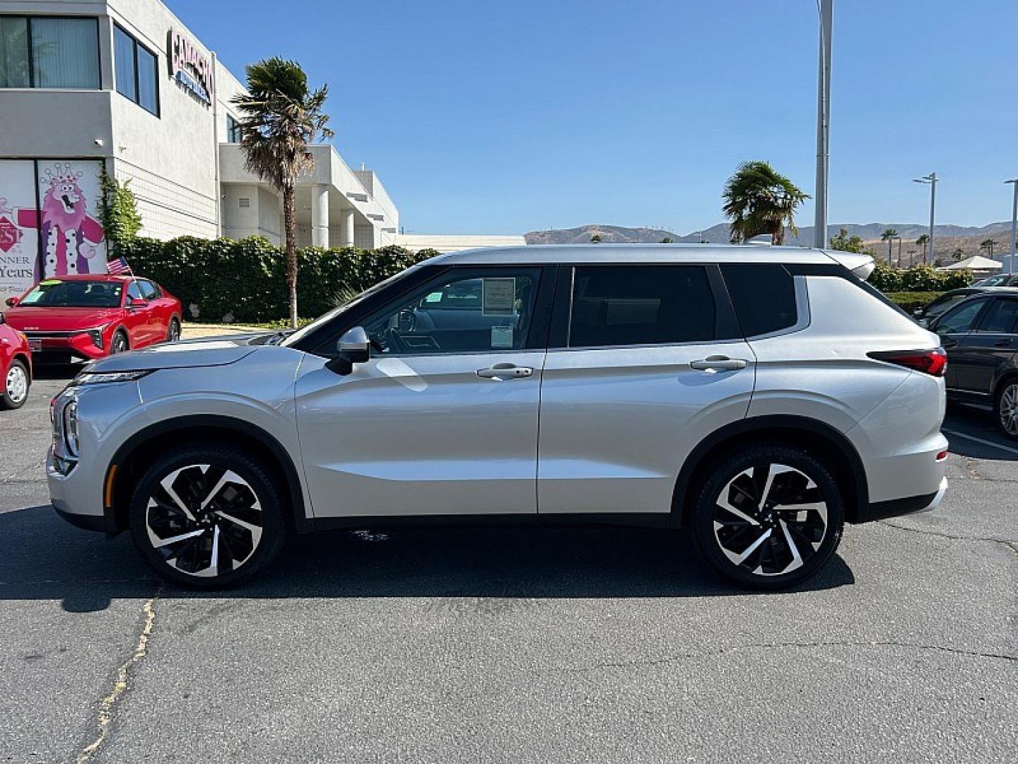 2024 Silver Mitsubishi Outlander (JA4J4VA84RZ) with an 4-Cyl 2.5 Liter engine, Automatic CVT transmission, located at 412 Auto Vista Drive, Palmdale, 93551, (661) 945-0620, 34.592636, -118.136681- Photo#3