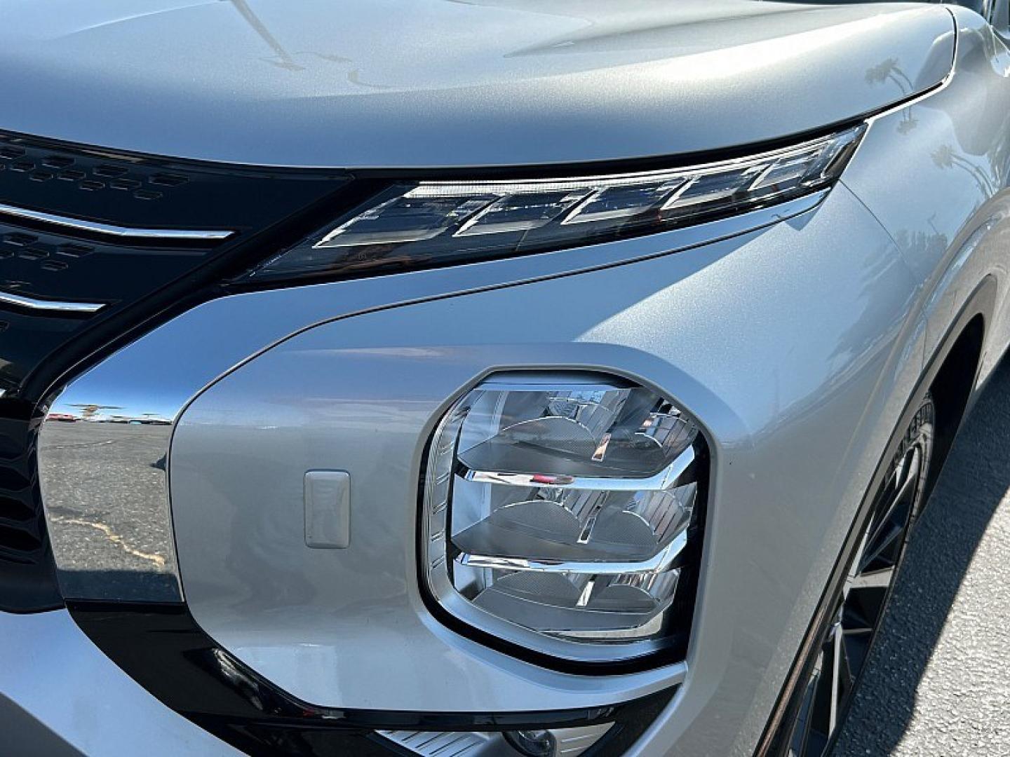 2024 Silver Mitsubishi Outlander (JA4J4VA84RZ) with an 4-Cyl 2.5 Liter engine, Automatic CVT transmission, located at 412 Auto Vista Drive, Palmdale, 93551, (661) 945-0620, 34.592636, -118.136681- Photo#7