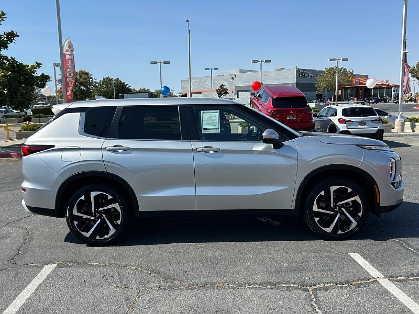 2024 Silver Mitsubishi Outlander (JA4J4VA84RZ) with an 4-Cyl 2.5 Liter engine, Automatic CVT transmission, located at 412 Auto Vista Drive, Palmdale, 93551, (661) 945-0620, 34.592636, -118.136681- Photo#9