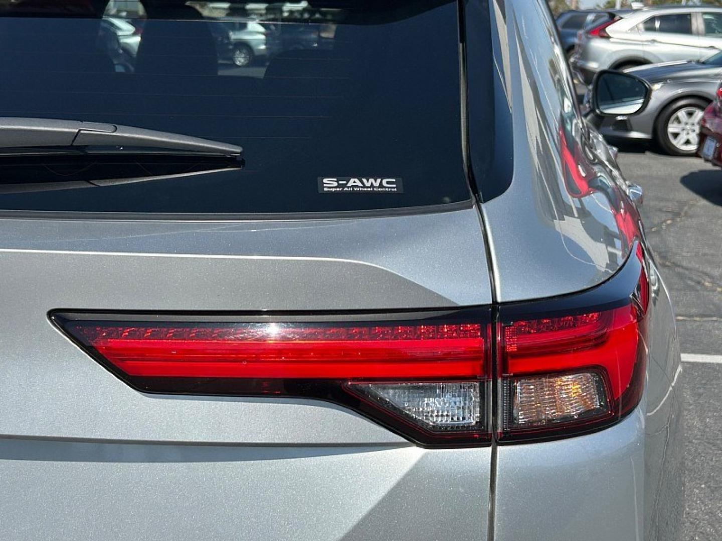 2024 Silver Mitsubishi Outlander (JA4J4VA84RZ) with an 4-Cyl 2.5 Liter engine, Automatic CVT transmission, located at 412 Auto Vista Drive, Palmdale, 93551, (661) 945-0620, 34.592636, -118.136681- Photo#12