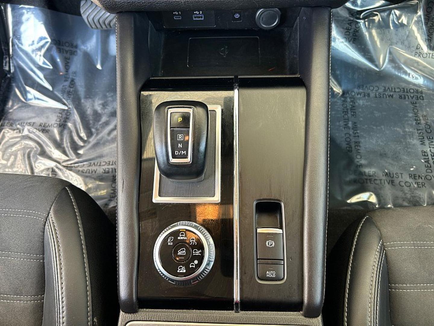 2024 Silver Mitsubishi Outlander (JA4J4VA84RZ) with an 4-Cyl 2.5 Liter engine, Automatic CVT transmission, located at 412 Auto Vista Drive, Palmdale, 93551, (661) 945-0620, 34.592636, -118.136681- Photo#18