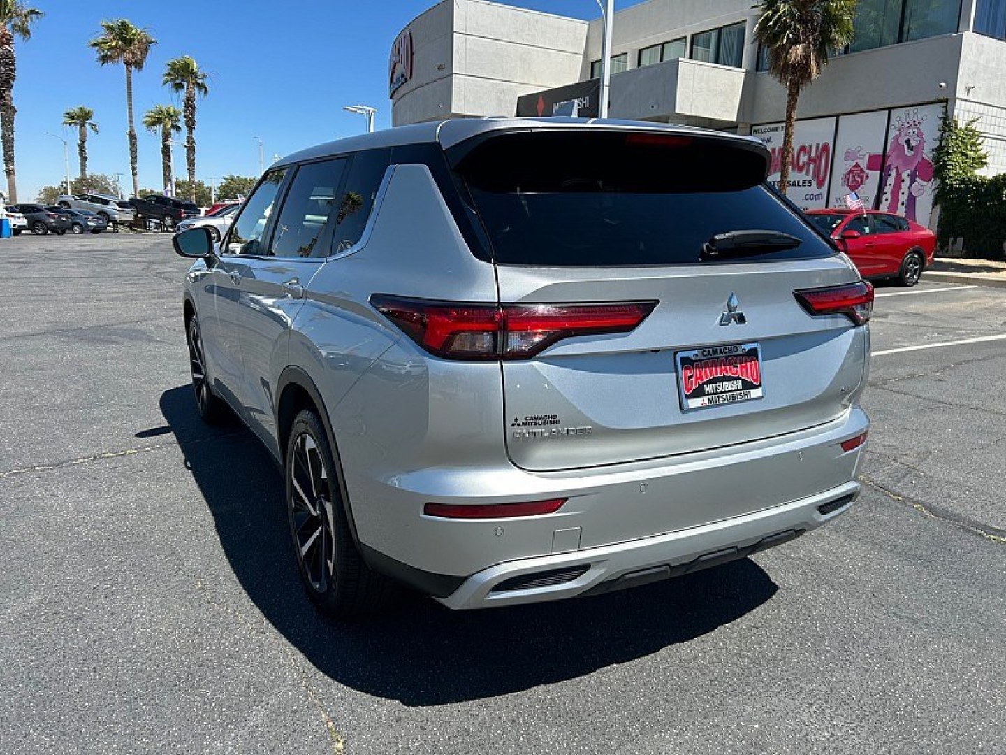 2024 Silver Mitsubishi Outlander (JA4J3VA80RZ) with an 4-Cyl 2.5 Liter engine, Automatic CVT transmission, located at 412 Auto Vista Drive, Palmdale, 93551, (661) 945-0620, 34.592636, -118.136681- Photo#3