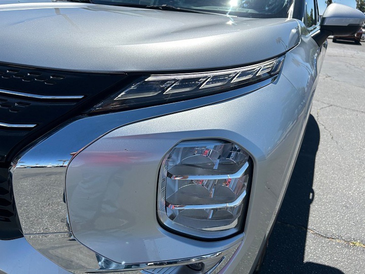 2024 Silver Mitsubishi Outlander (JA4J3VA80RZ) with an 4-Cyl 2.5 Liter engine, Automatic CVT transmission, located at 412 Auto Vista Drive, Palmdale, 93551, (661) 945-0620, 34.592636, -118.136681- Photo#7