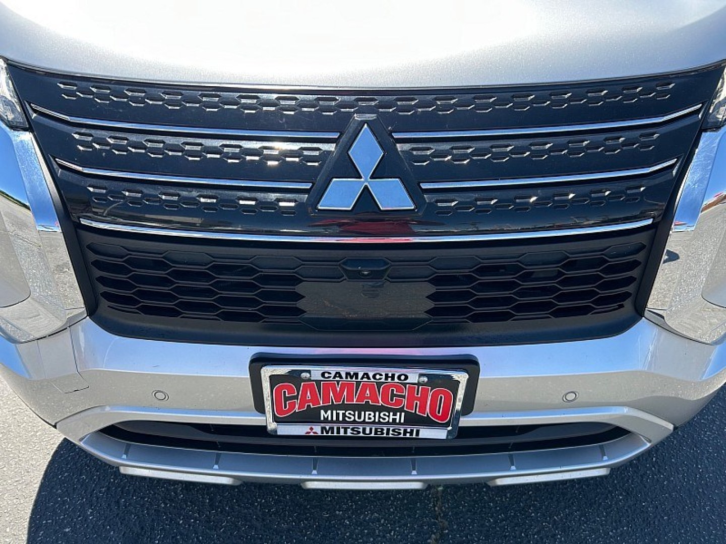 2024 Silver Mitsubishi Outlander (JA4J3VA80RZ) with an 4-Cyl 2.5 Liter engine, Automatic CVT transmission, located at 412 Auto Vista Drive, Palmdale, 93551, (661) 945-0620, 34.592636, -118.136681- Photo#8